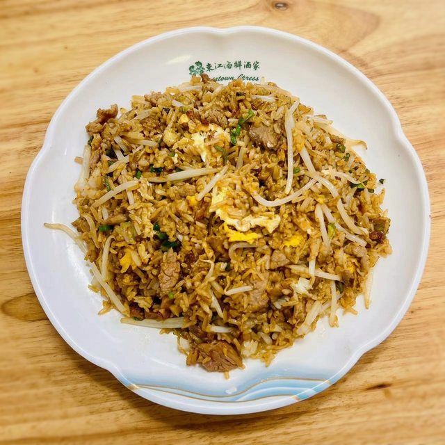 R17 牛肉炒飯 Beef Fried Rice.