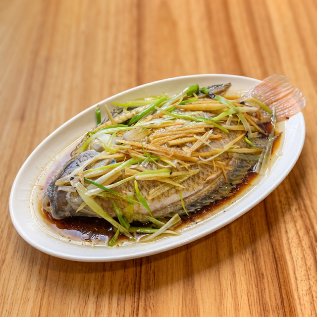 F4 清蒸侧魚 Steamed Tilapia Fish.